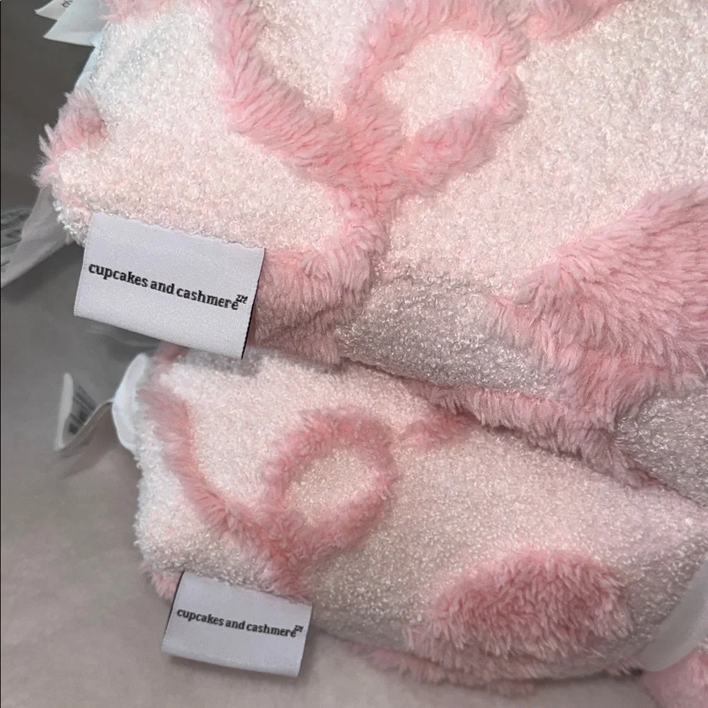 cupcakes & cashmere soft inviting