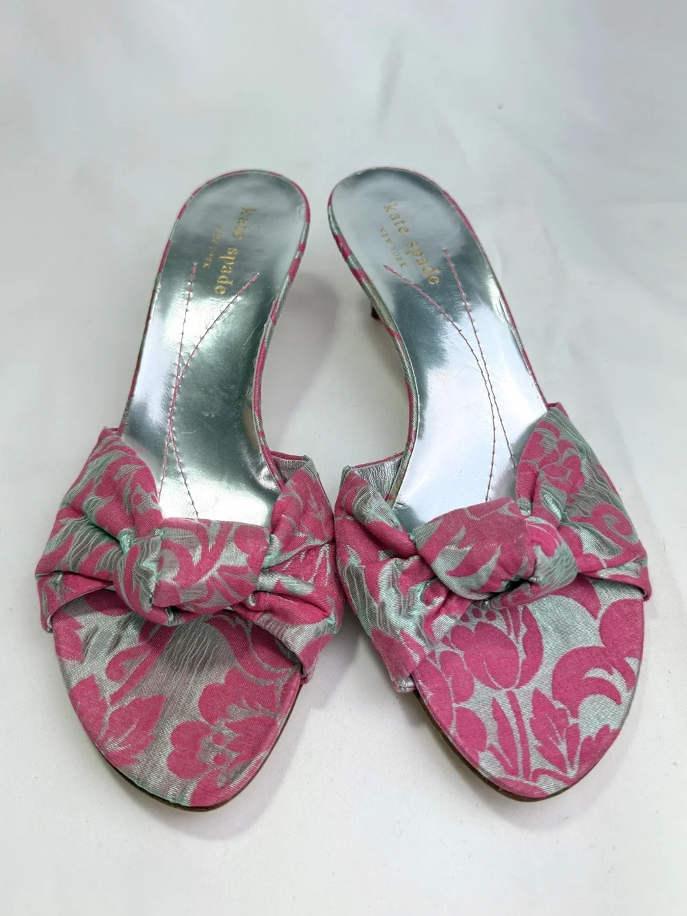 Kate Spade NY Kitten Heel Mules Pink Silver Floral Brocade Knot Sandal 7 B Italy