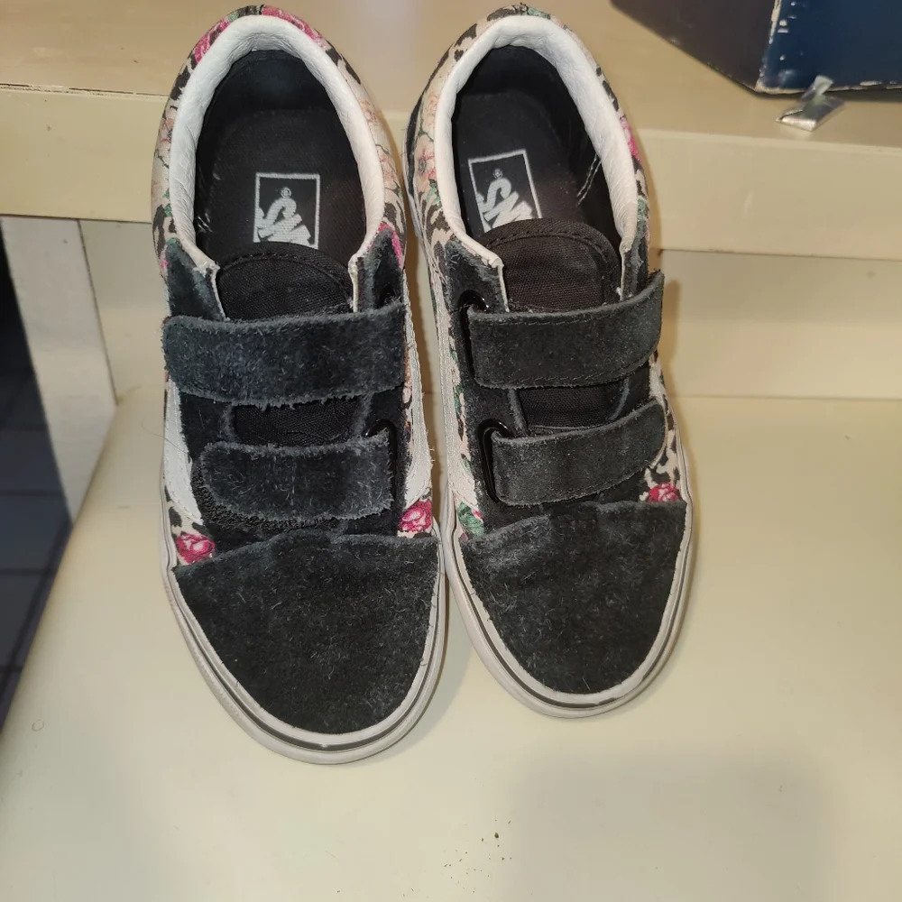 Vans girls shoes black and floral print size 1