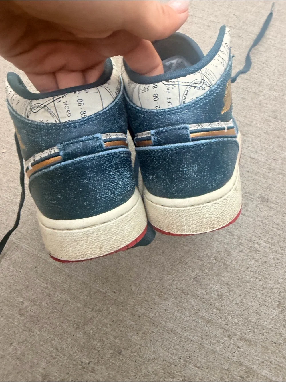Nike air jordan 1 mid se gs take flight hold passport