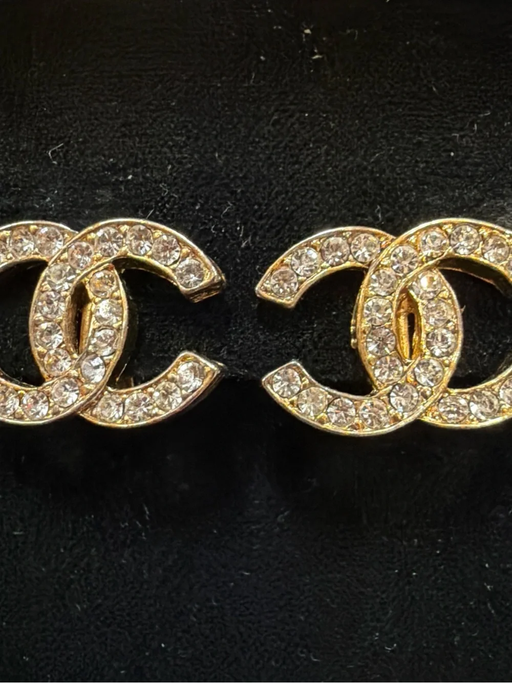 CHANEL elegant gold
