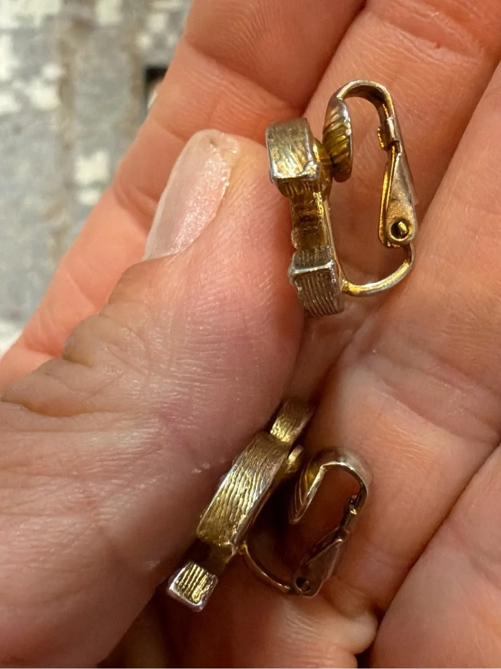CHANEL elegant gold