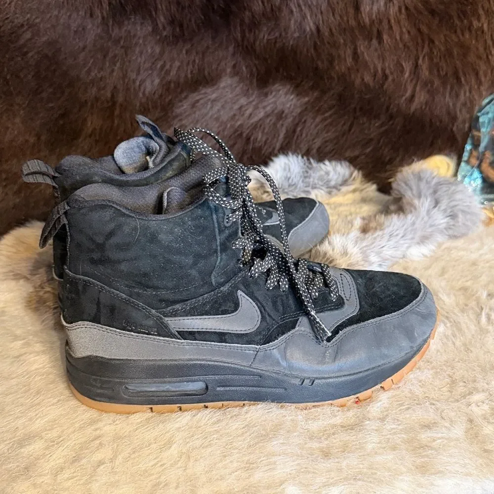 Nike versatile men