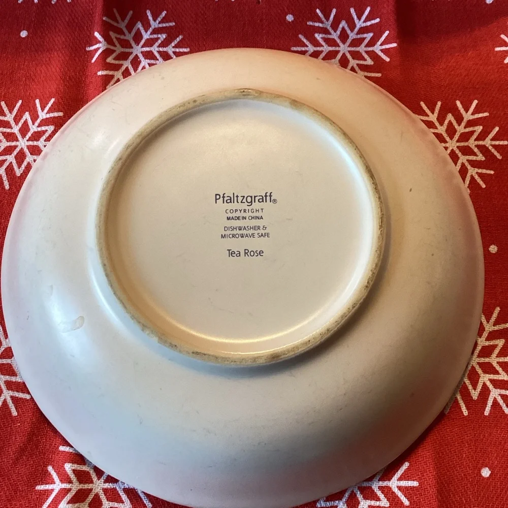 Pfaltzgraff Tea Rose Bowl - 7.75 inches across