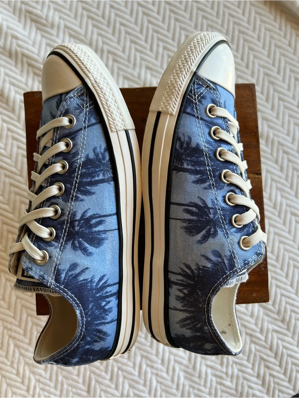 Converse low top