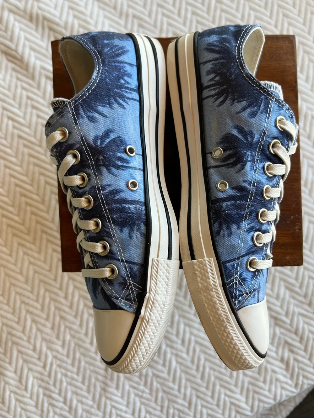 Converse low top