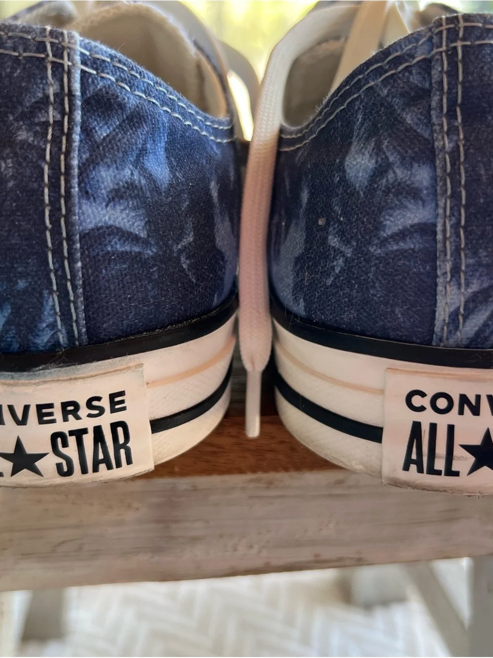 Converse low top