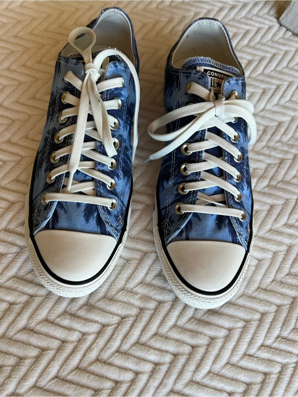 Converse low top