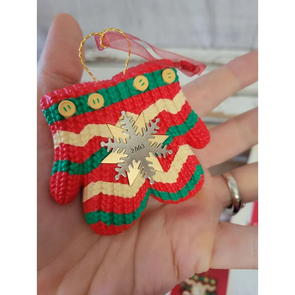 Hallmark Xmas tree gift clip‎ muffin mitten 2003 ornament Xmas tree home decor