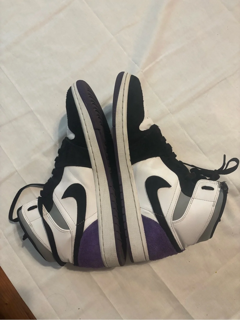 Air Jordan 1 Mid SE 'Varsity Purple