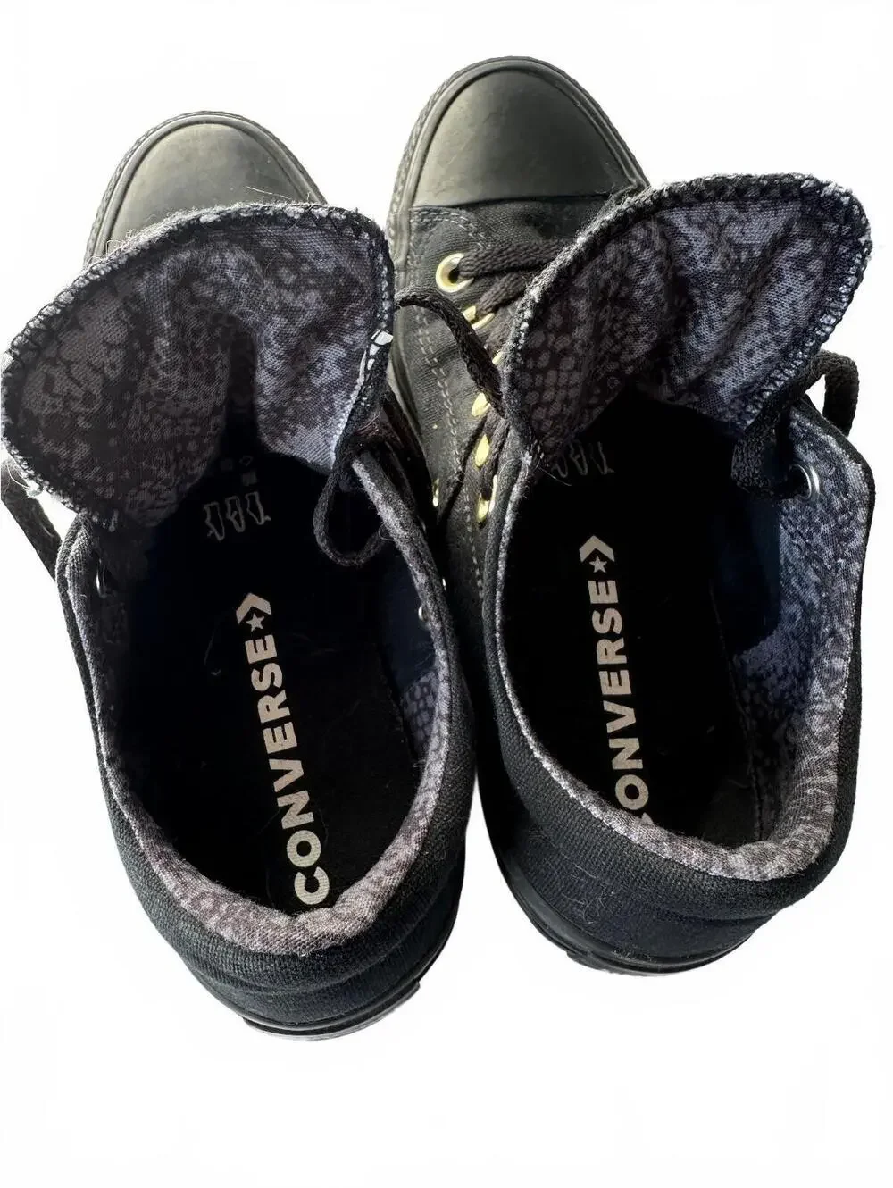 Converse areas light interior