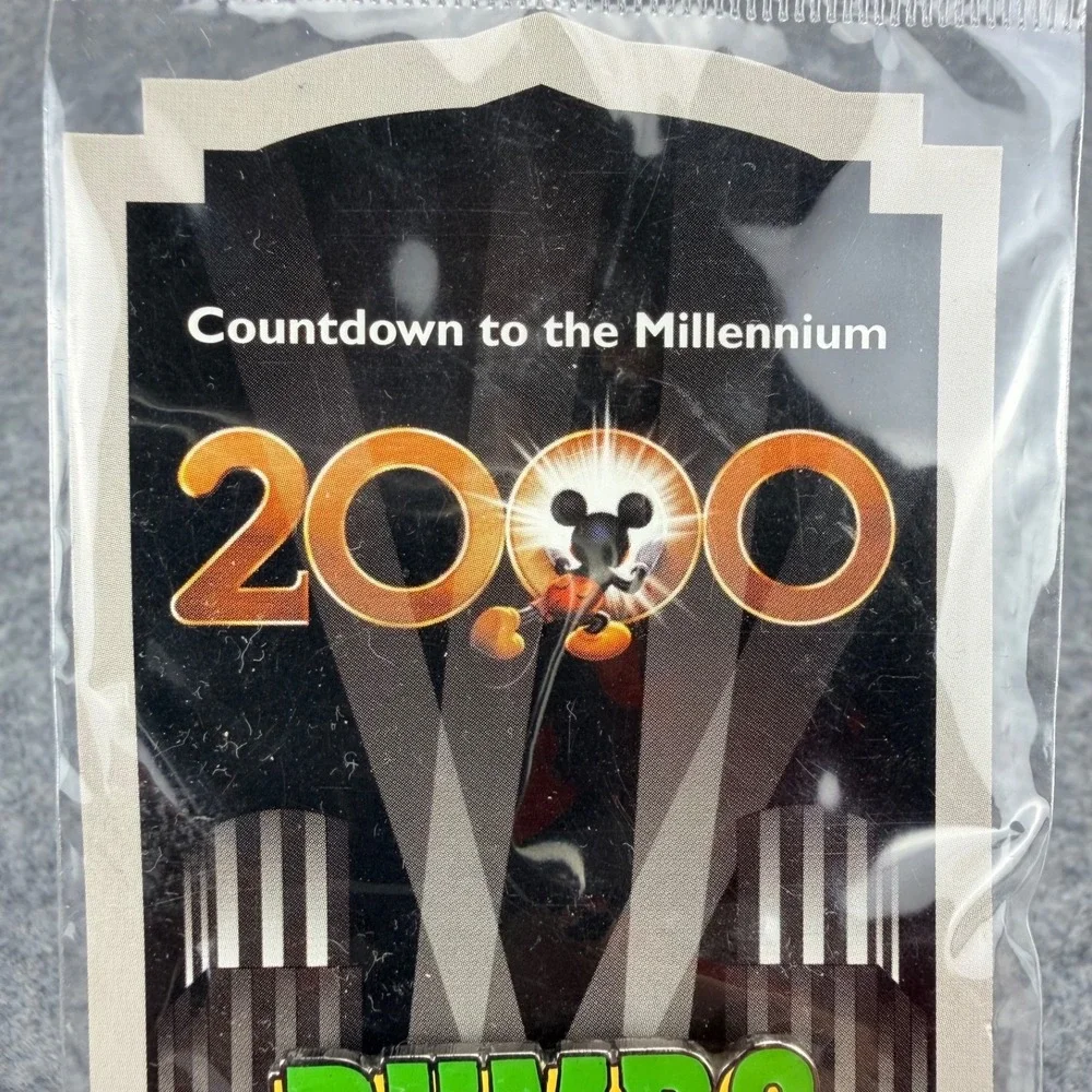 Disney Store Countdown to the Millennium 2000 Dumbo 1941 Pin 70 Pins to Go