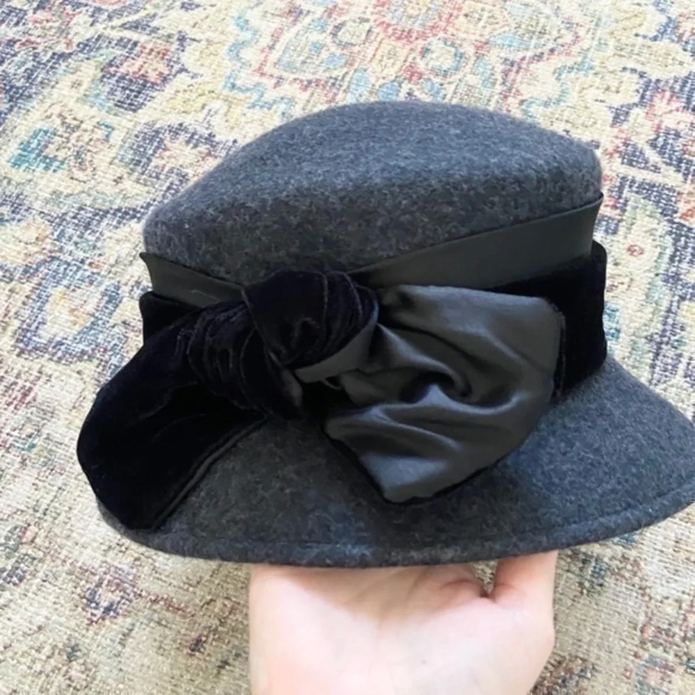 Lord & Taylor Vintage Velvet Black Bow 100% Wool‎ Gray Bucket Style Hat