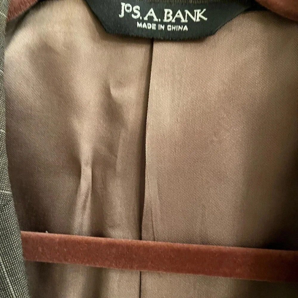 Jos. A. Bank hi this
