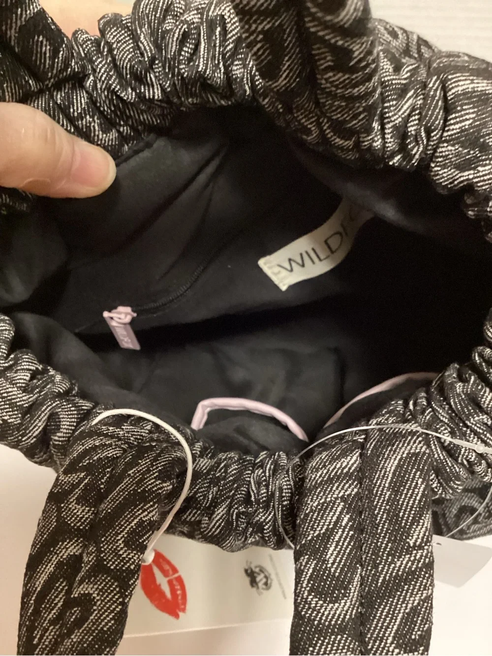 Wildfox about top zippered