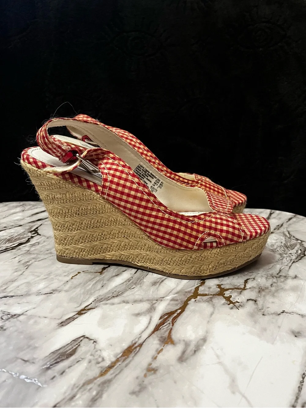 American Eagle Outfitters red cream