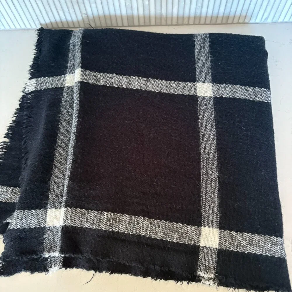 H&M Black and White Plaid Scarf With Fringe Edges, Checkered‎