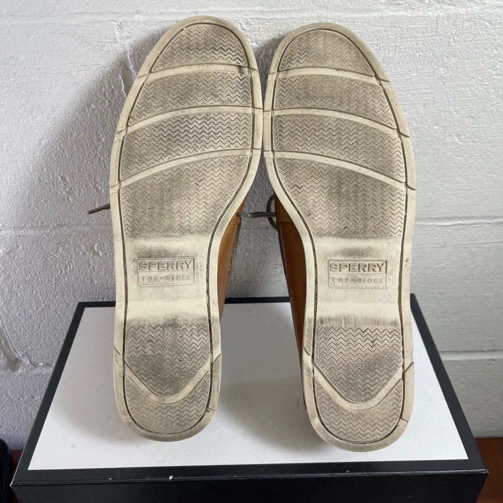Sperry tan top up
