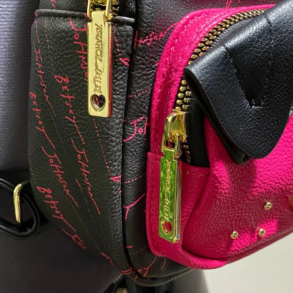 Betsey Johnson perfect accessory adjustable