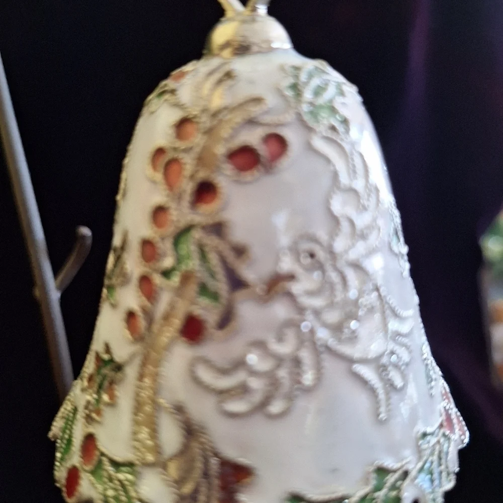 NYCO International hanger measures christmas