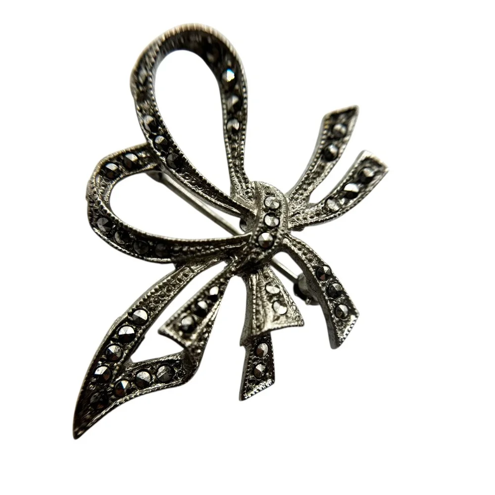 Vintage Sterling Silver‎ Bow Tie Brooch, Dainty Estate Marcasite D14Q
