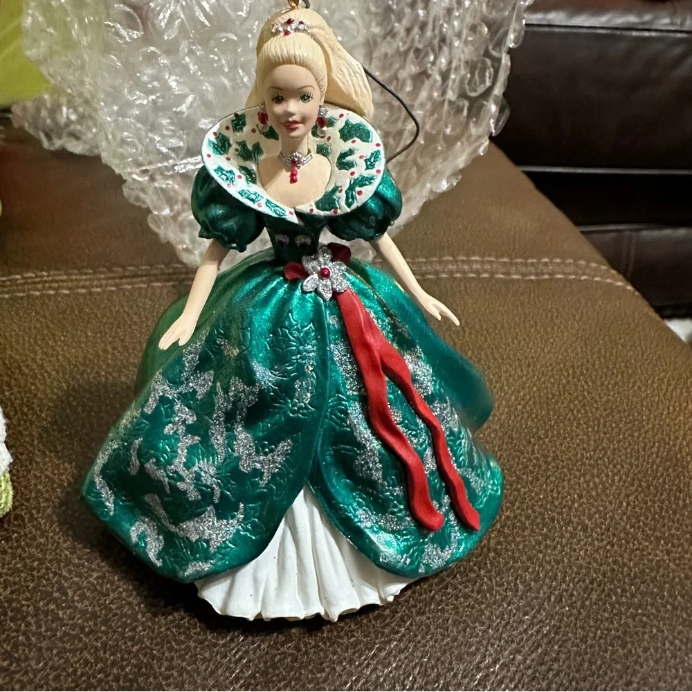 1995 Holiday Barbie Hallmark Keepsake Ornament Green Dress Vintage Collectible‎