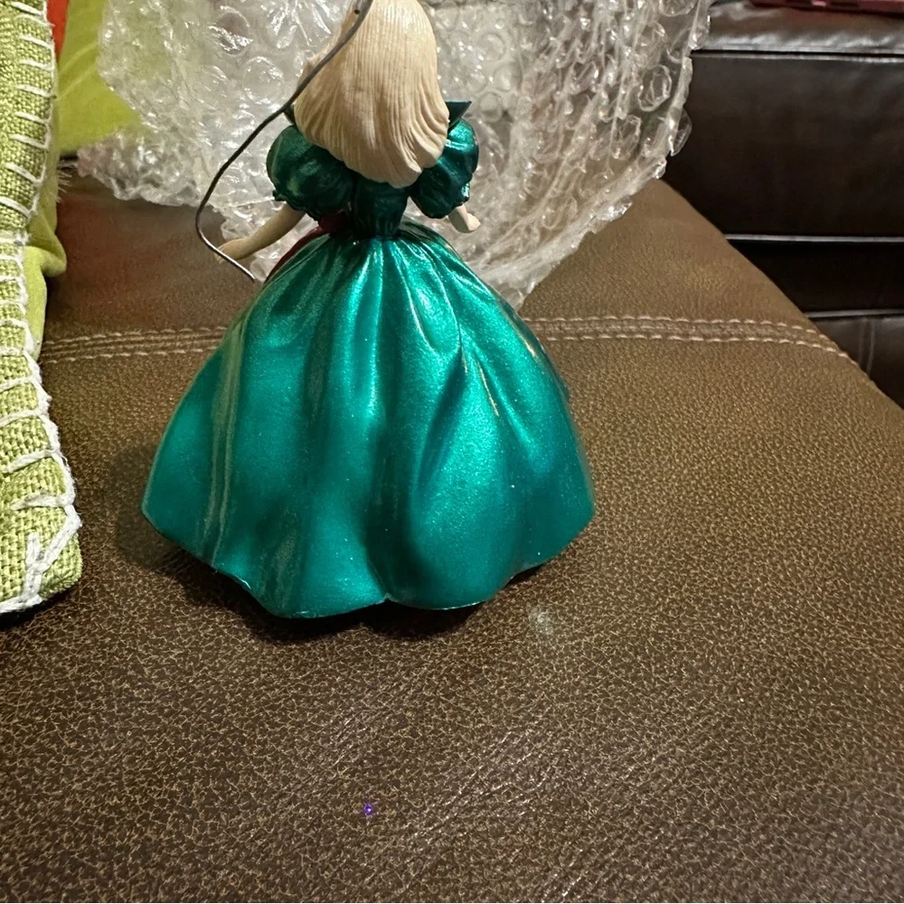 1995 Holiday Barbie Hallmark Keepsake Ornament Green Dress Vintage Collectible‎