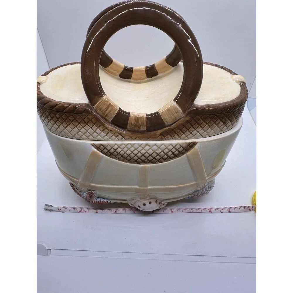 The Unbranded Brand vtg ceramic