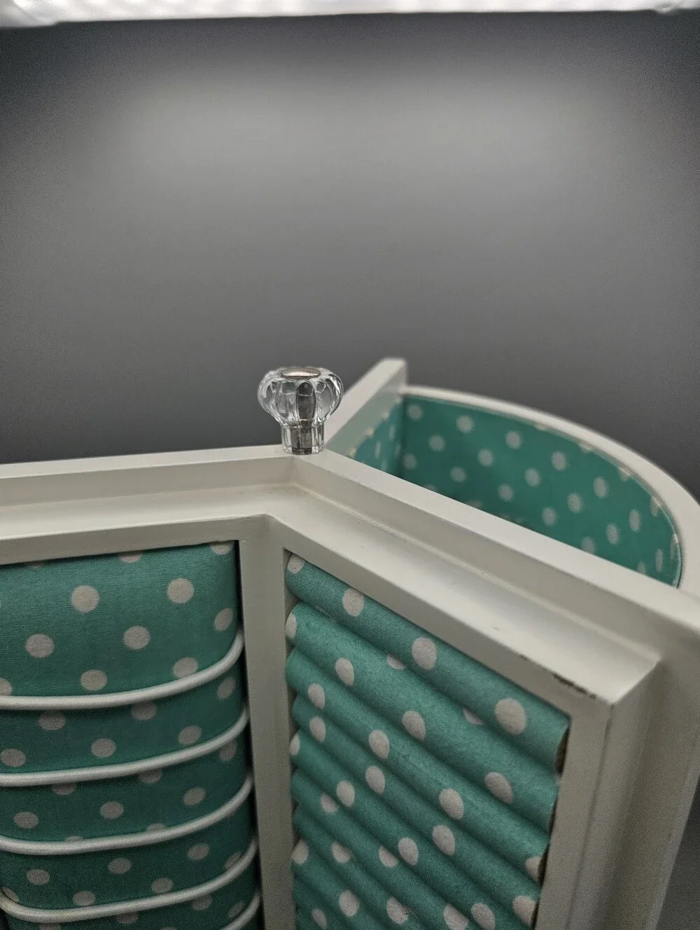Pottery‎ Barn Teen Rotating 3-sided White Turquoise Polka Dot Jewelry Organizer