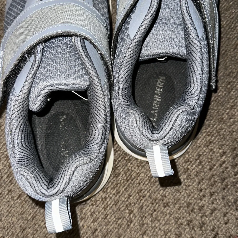 Larnmern work grey