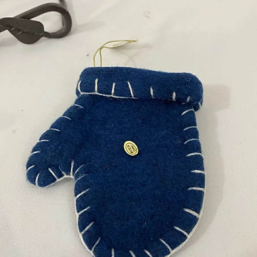 NWT Christmas Mitten Ornaments