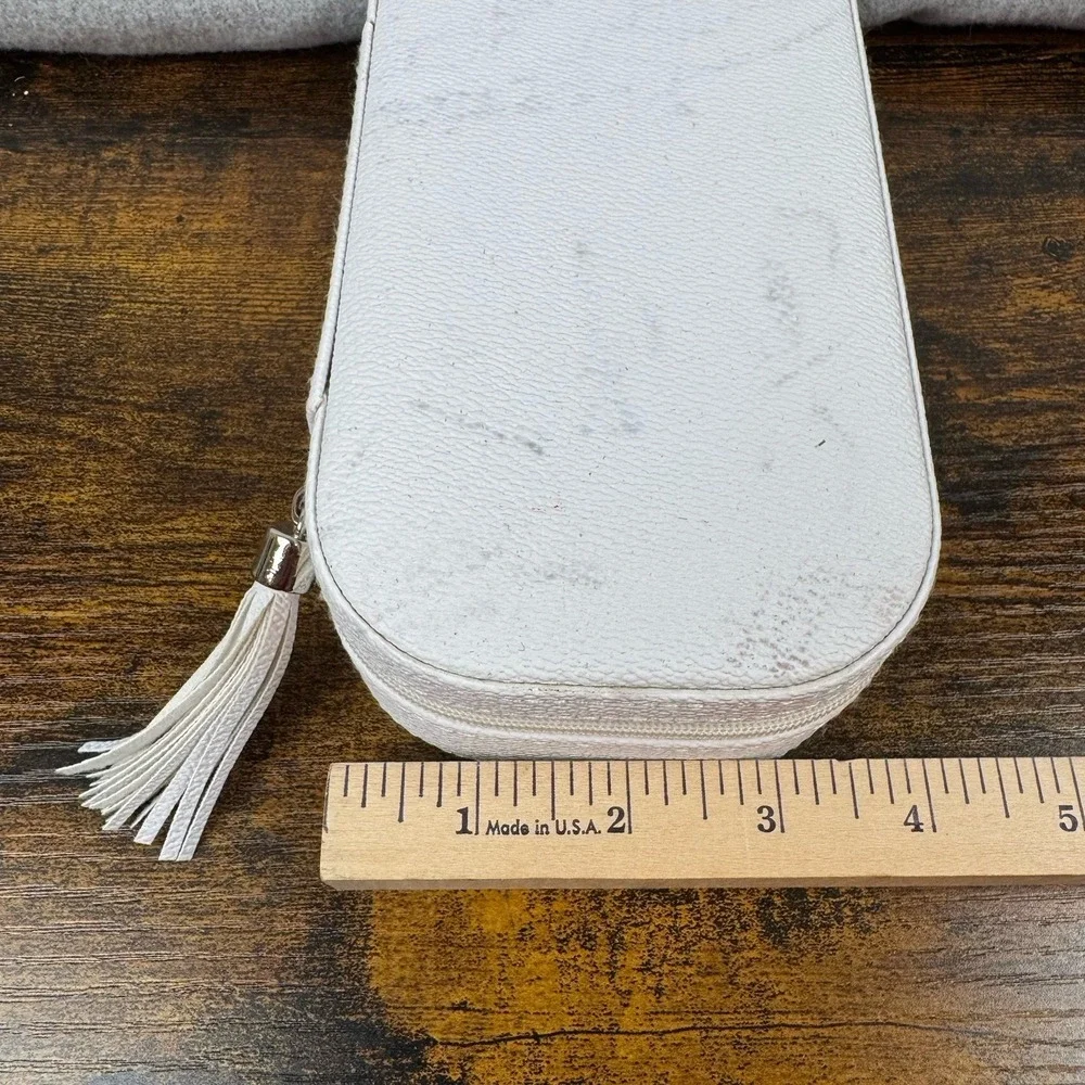 Cynthia Rowley White faux-leather zip around travel‎ jewelry case