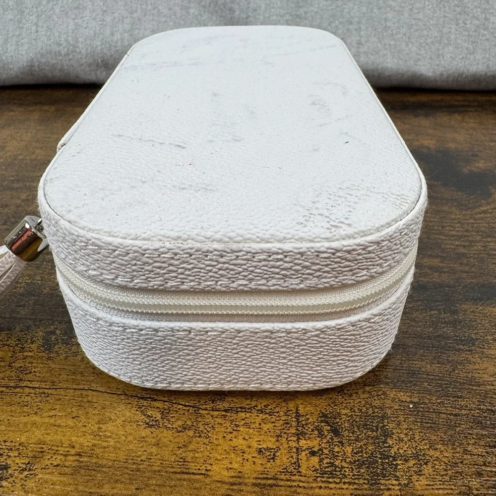 Cynthia Rowley White faux-leather zip around travel‎ jewelry case