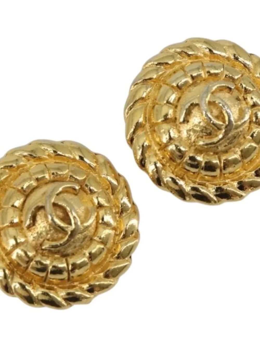 CHANEL brand	chanel color	gold