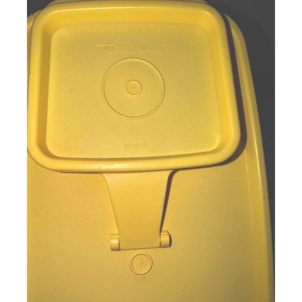 Tupperware cereal yellow