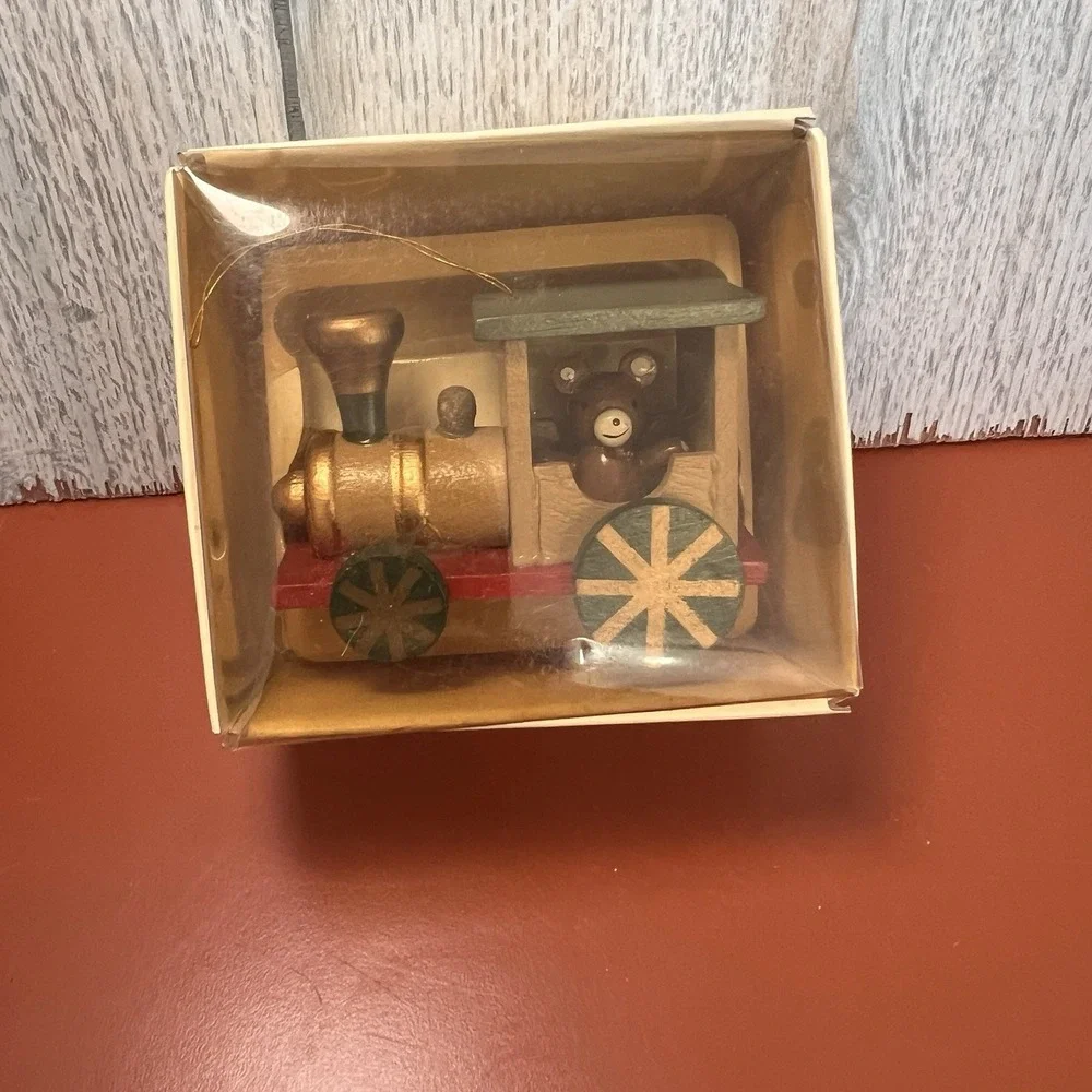 Wooden Red Christmas Train With Bear Conductor RUSS BERRIE & CO Taiwan - Vintage