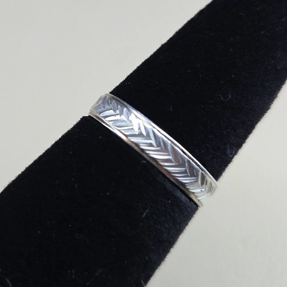 N/A engraved finish band
