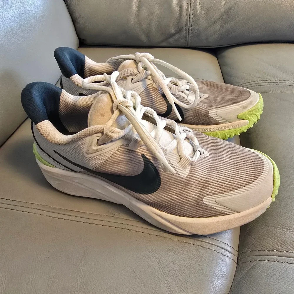 Nike Star Runner‎ 4 Big Kids Running Shoes Light Bone Volt DX7615-003 Size 5Y
