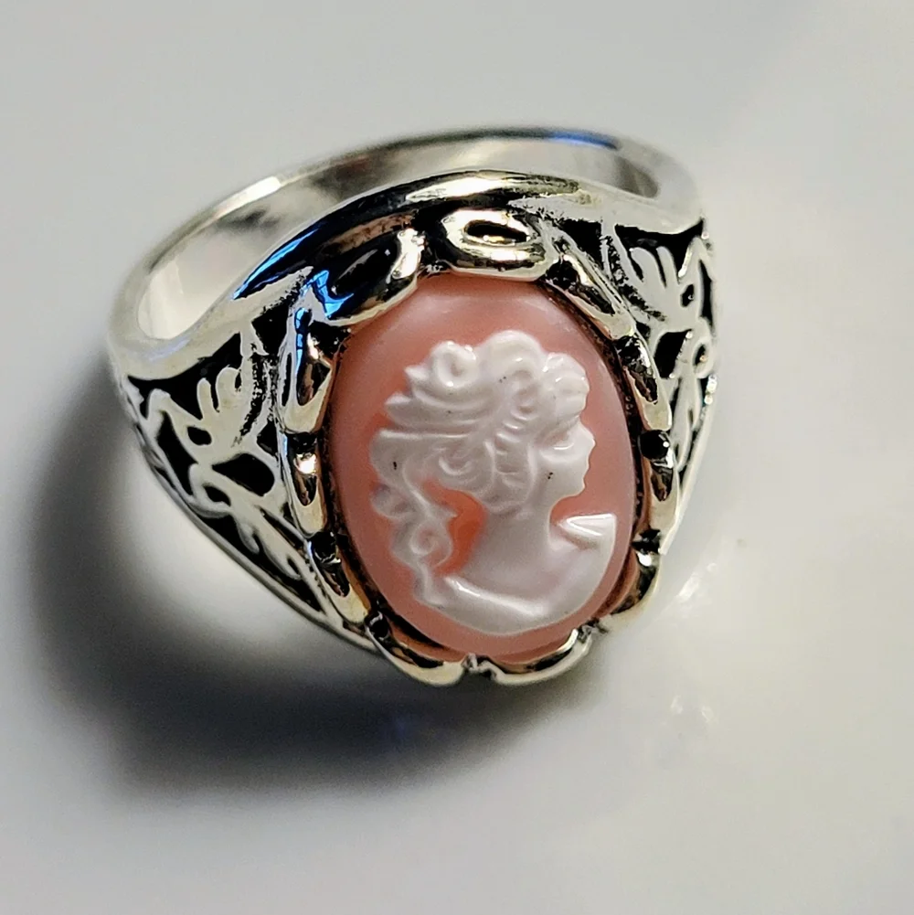 Vintage Style Blush Cameo Ring – Silver Tone Filigree Setting – Size 8