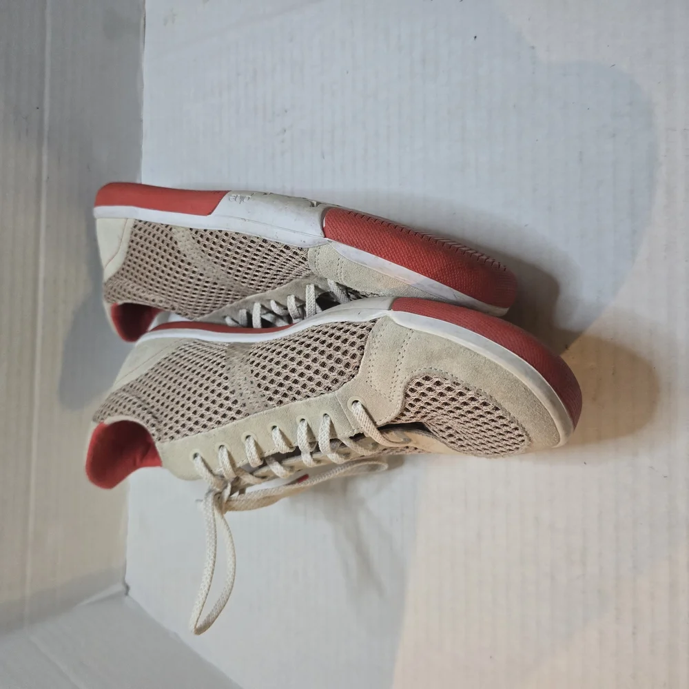 PLAE casual red