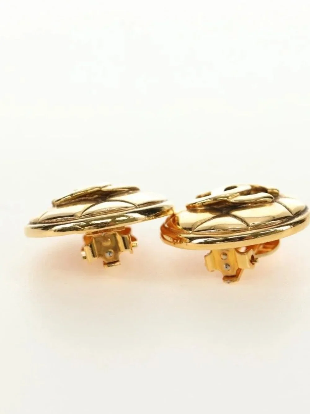 CHANEL Earring metal Gold Tone CC Auth 184597V