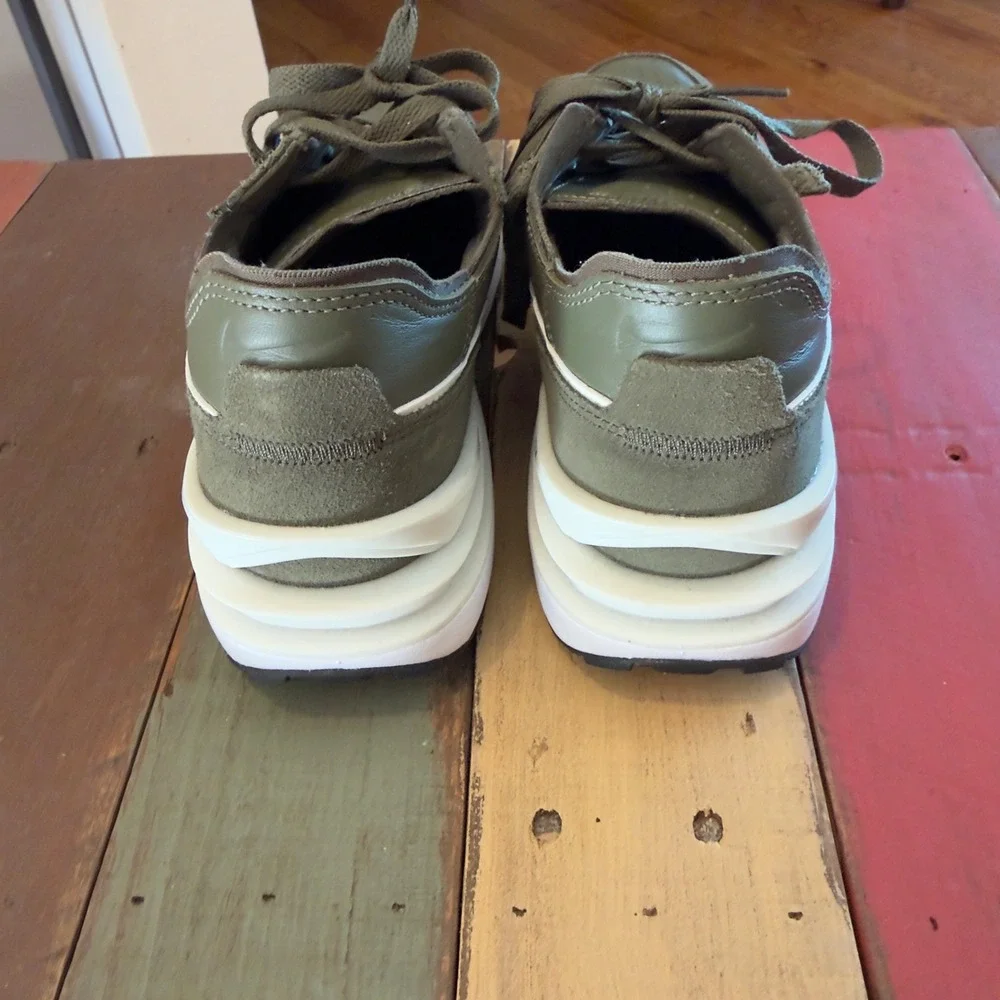 Nike Waffle Debut Mens Size 8 Olive Green Suede Leather Sneakers DX9428-201‎