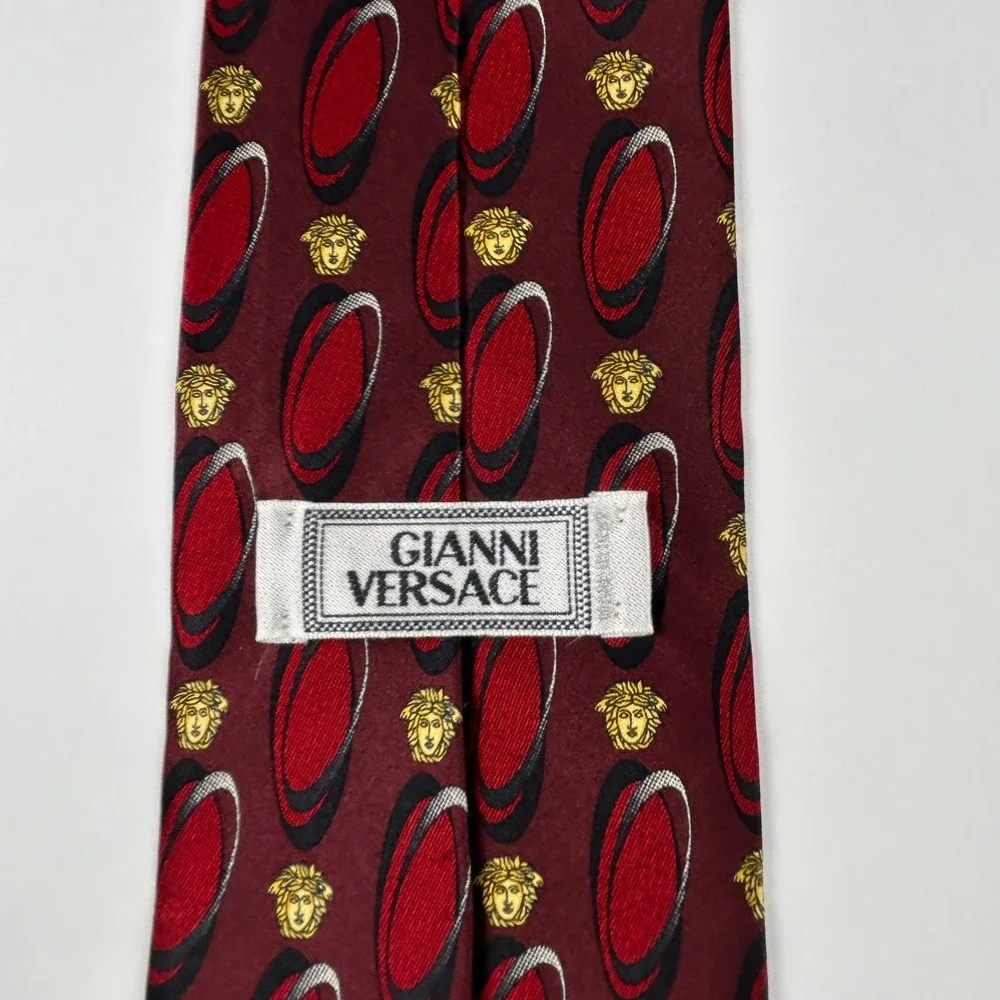 Vintage Gianni Versace Burgundy‎ Iconic Medusa Medallion 100% Silk Tie Italy