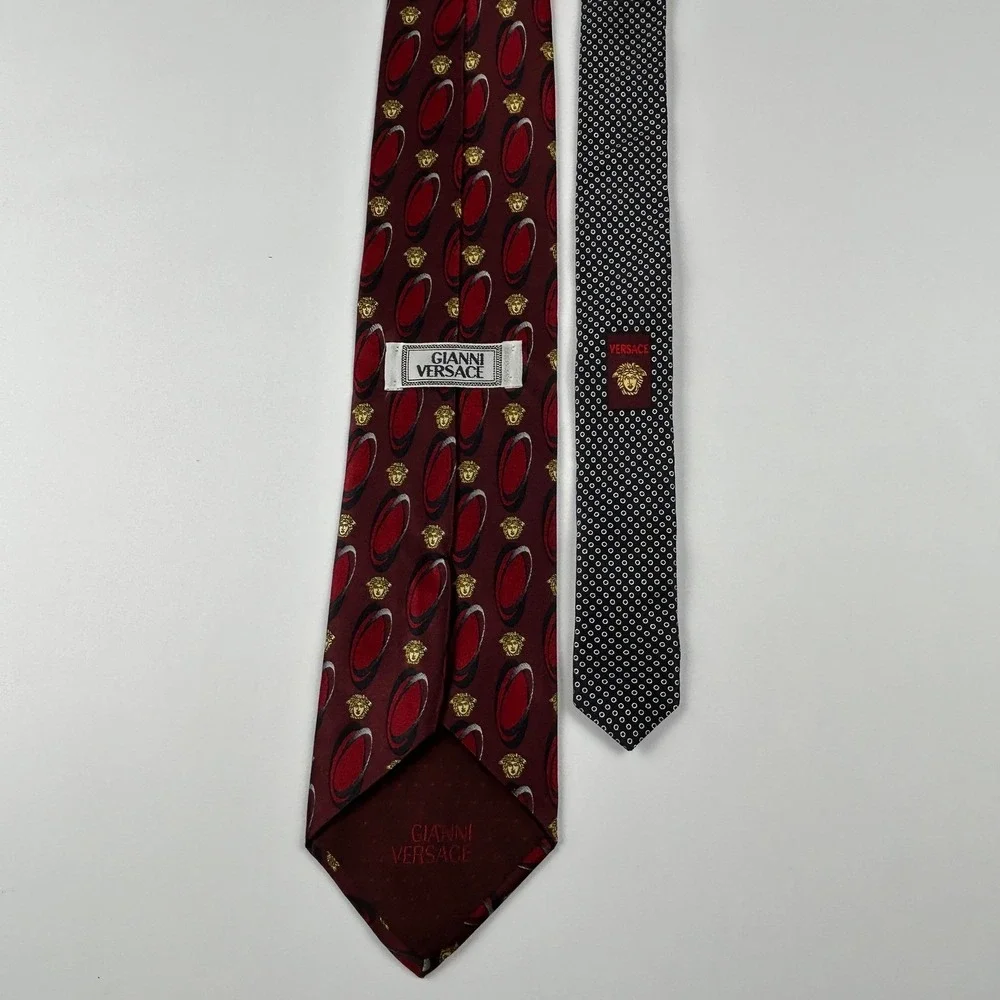 Vintage Gianni Versace Burgundy‎ Iconic Medusa Medallion 100% Silk Tie Italy