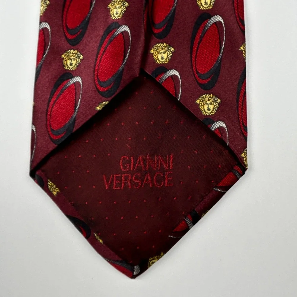 Vintage Gianni Versace Burgundy‎ Iconic Medusa Medallion 100% Silk Tie Italy
