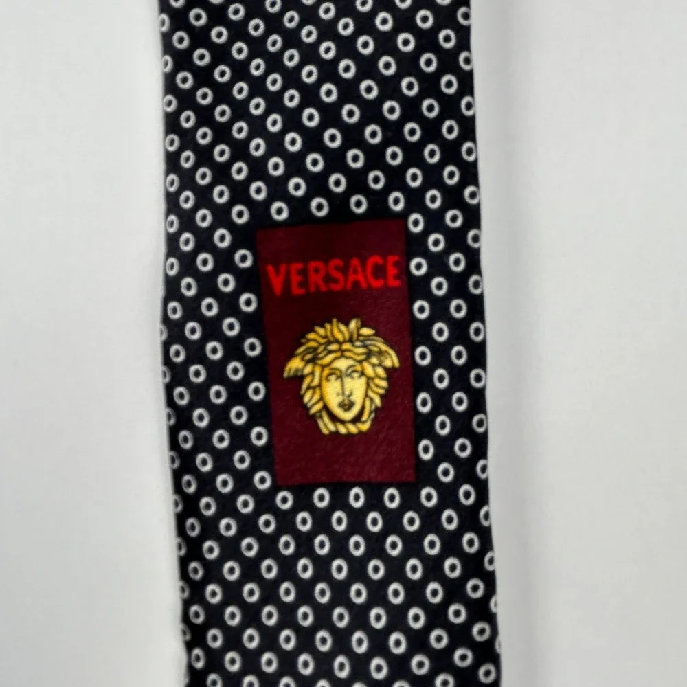 Vintage Gianni Versace Burgundy‎ Iconic Medusa Medallion 100% Silk Tie Italy