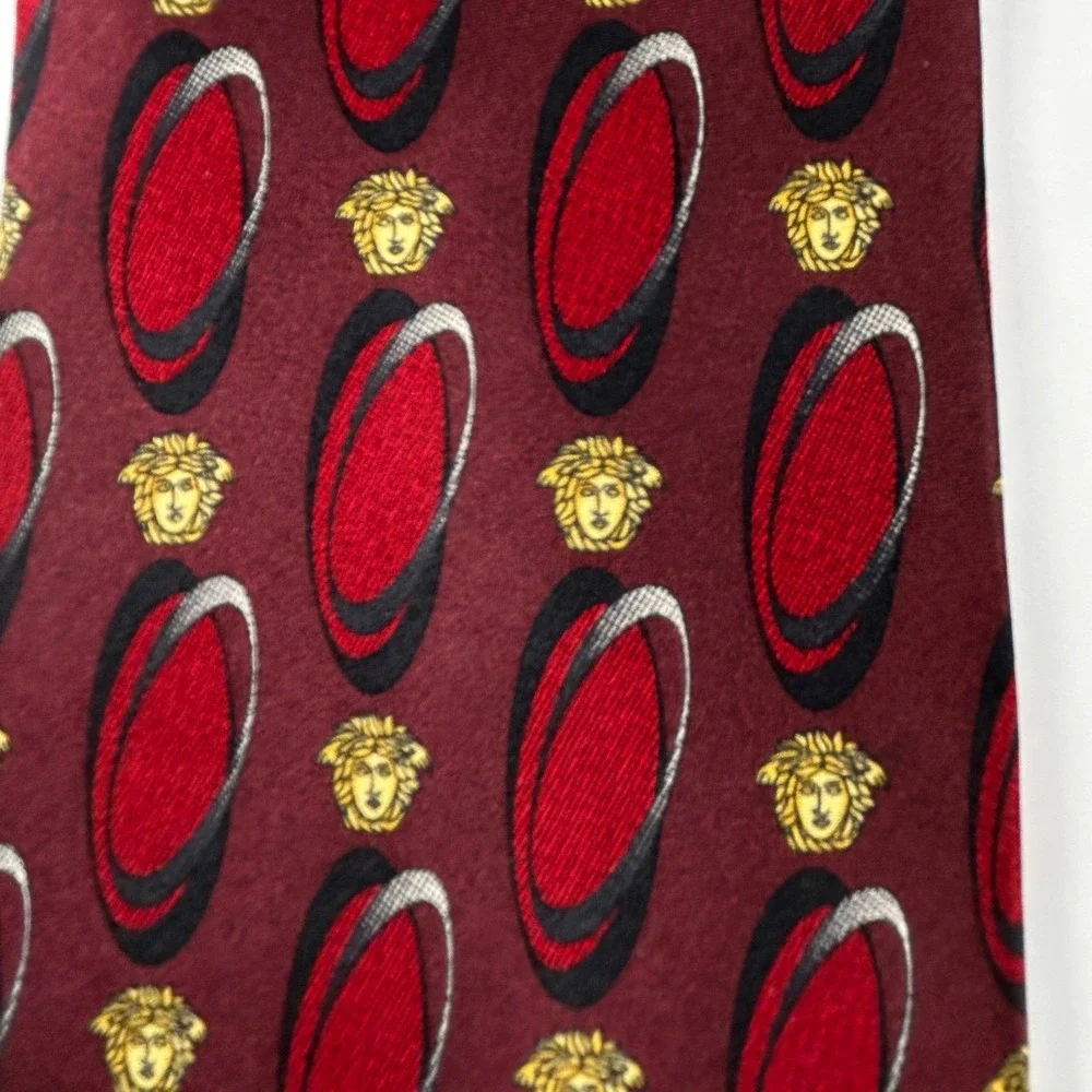 Vintage Gianni Versace Burgundy‎ Iconic Medusa Medallion 100% Silk Tie Italy
