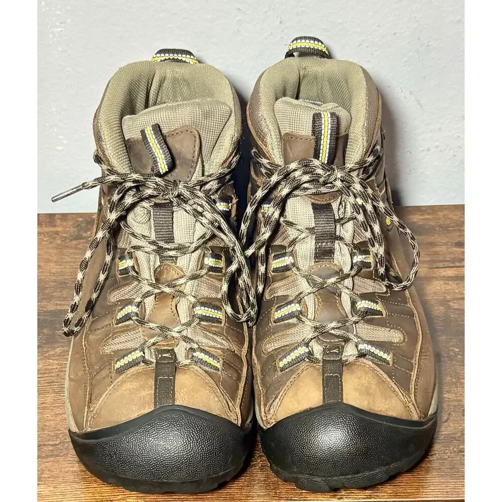 Keen brown uppers