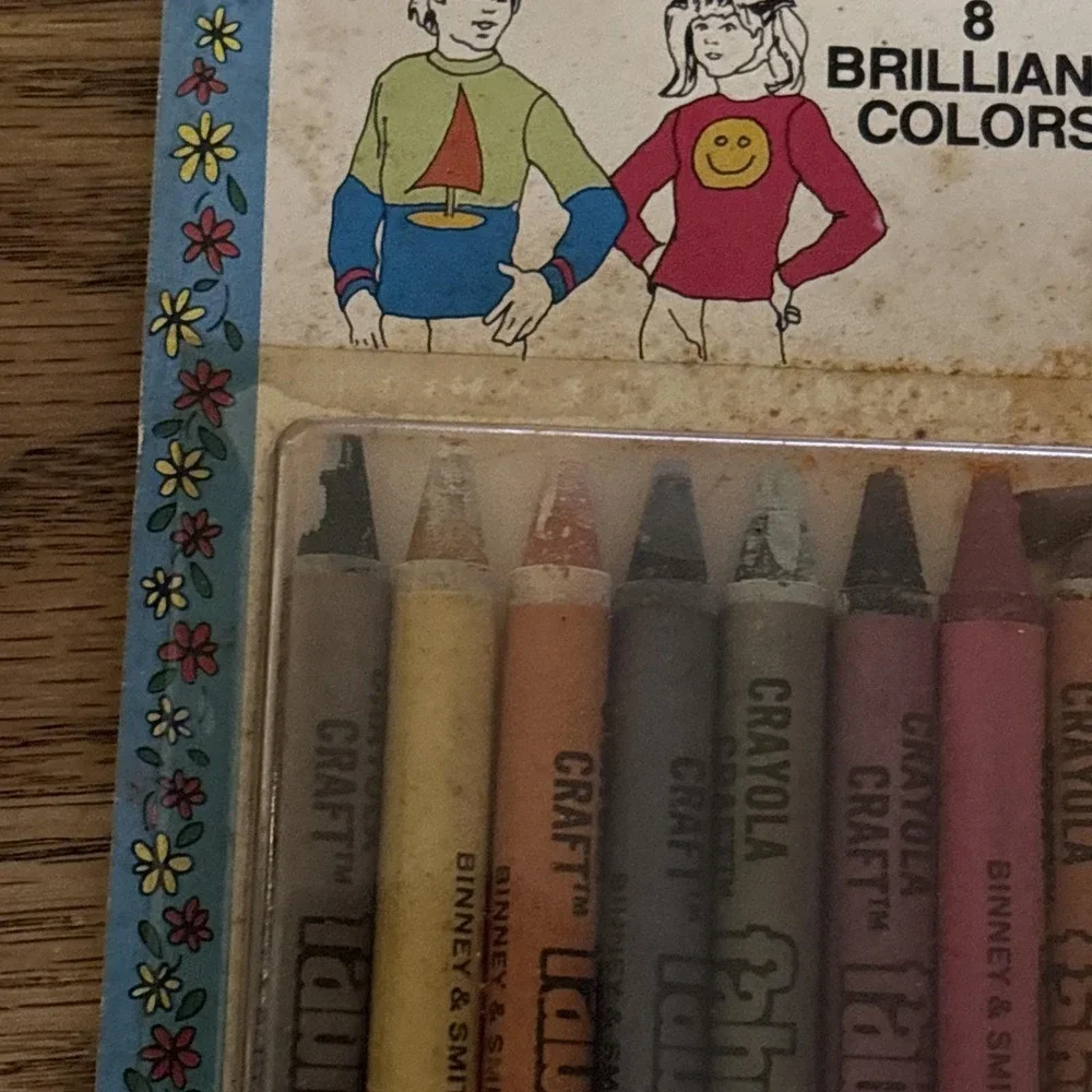 NOS Vintage Transfer Fabric Crayons 8 Crayola colors‎ Made in USA
