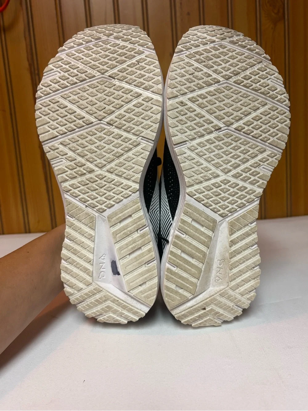 Brooks revel women